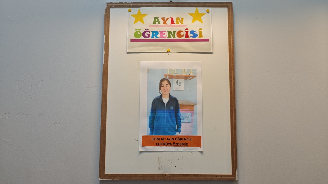 AYIN ÖĞRENCİSİ